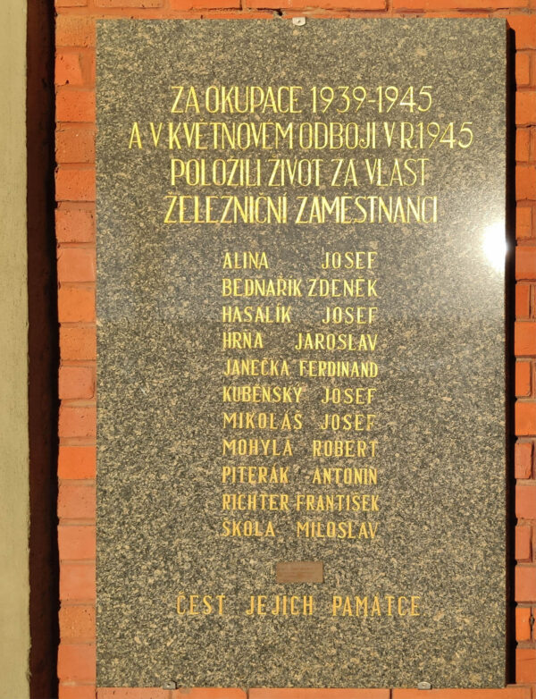 Pamětní deska na nádraží ve Frýdku-Místku