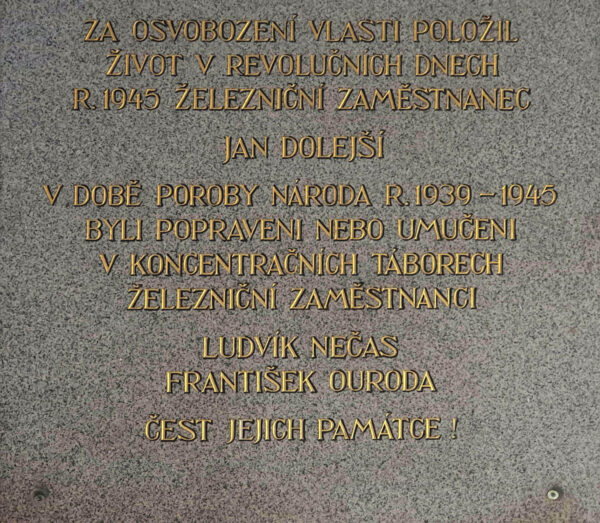 Pamětní deska na nádraží v Jihlavě