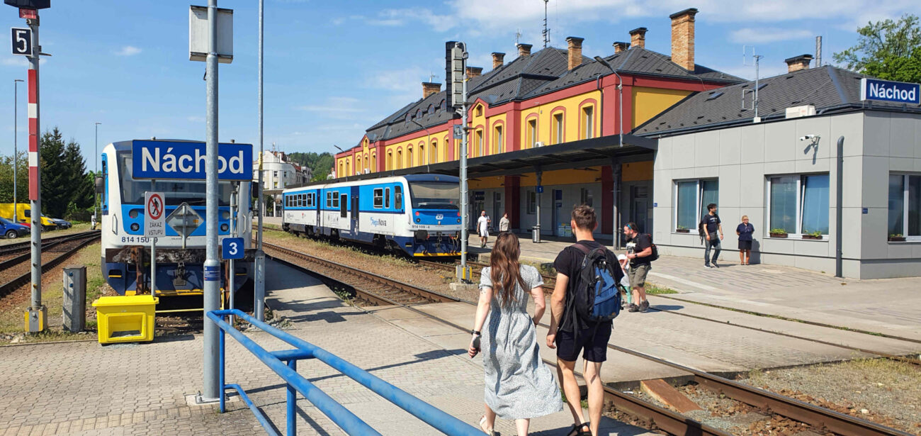 Umístění pamětní desky na nádraží v Náchodě
