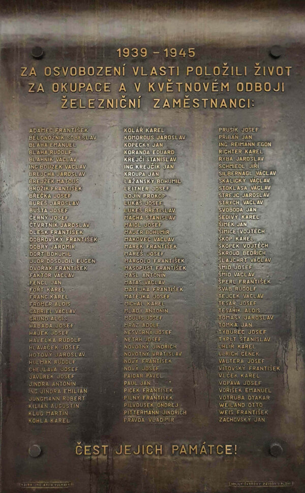 Pamětní deska na plzeňském hlavním nádraží