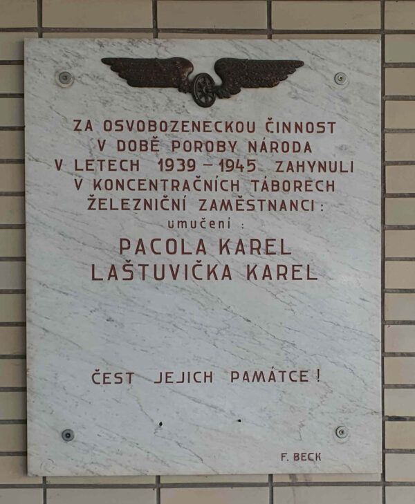 Pamětní deska na Prostějovském hlavním nádraží 