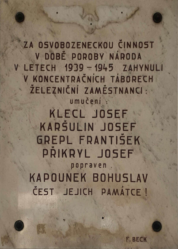 Pamětní deska na místním nádraží v Prostějově