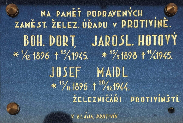 Pamětní deska na nádraží v Protivíně
