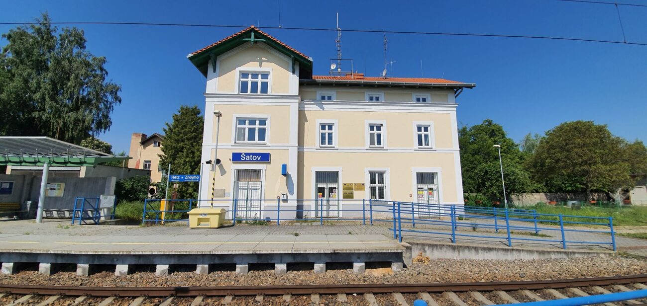 Nádraží v Šatově