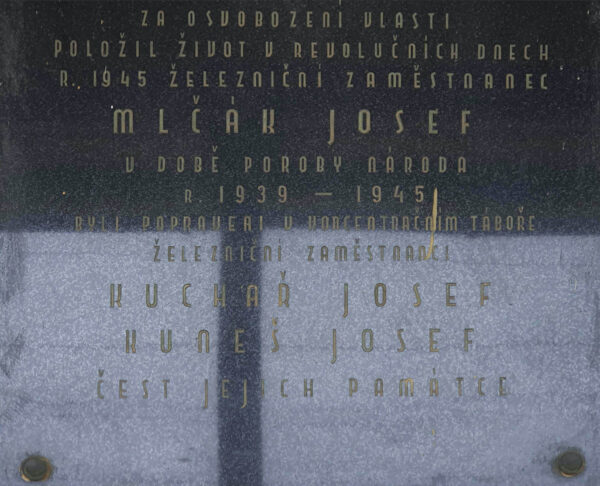 Pamětní deska na nádraží v Hulíně