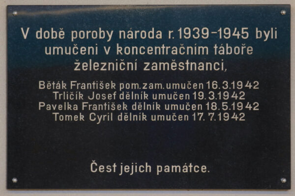 Pamětní deska na nádraží ve Vsetíně