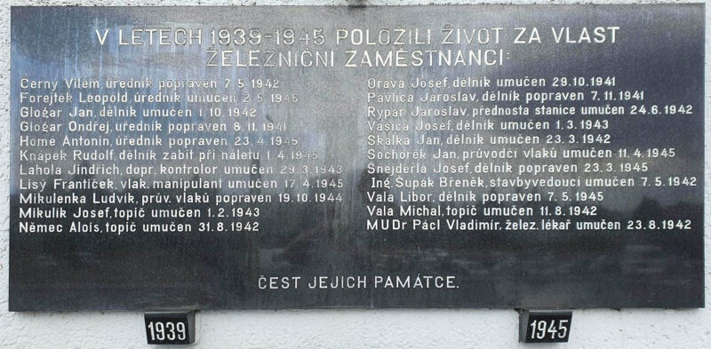 Pamětní deska na nádraží ve Vlašském Meziříčí