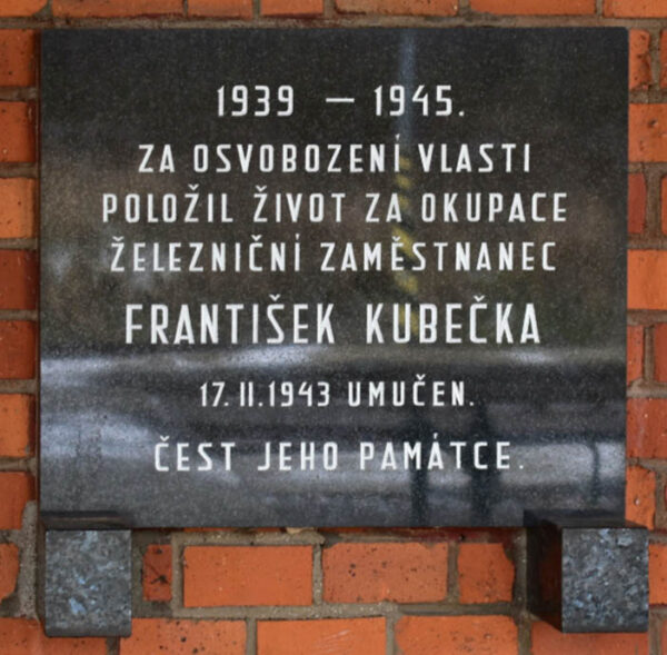 Pamětní deska ve stanici Veřovice