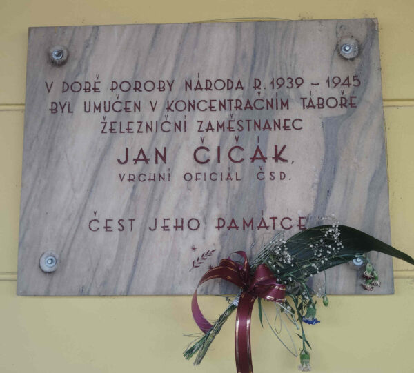 Pamětní deska na železničáře Jana Čičáka