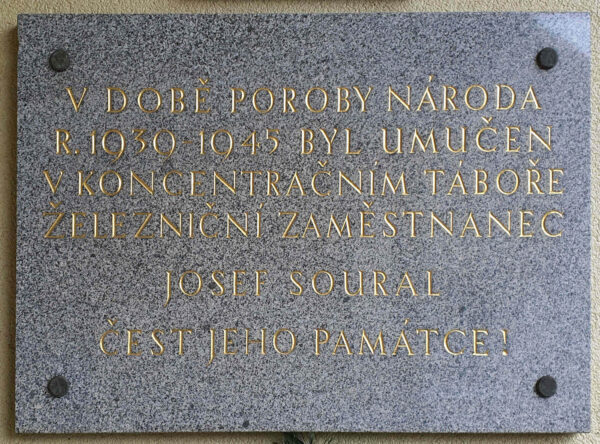 Pamětní deska na nádraží v Bylnici